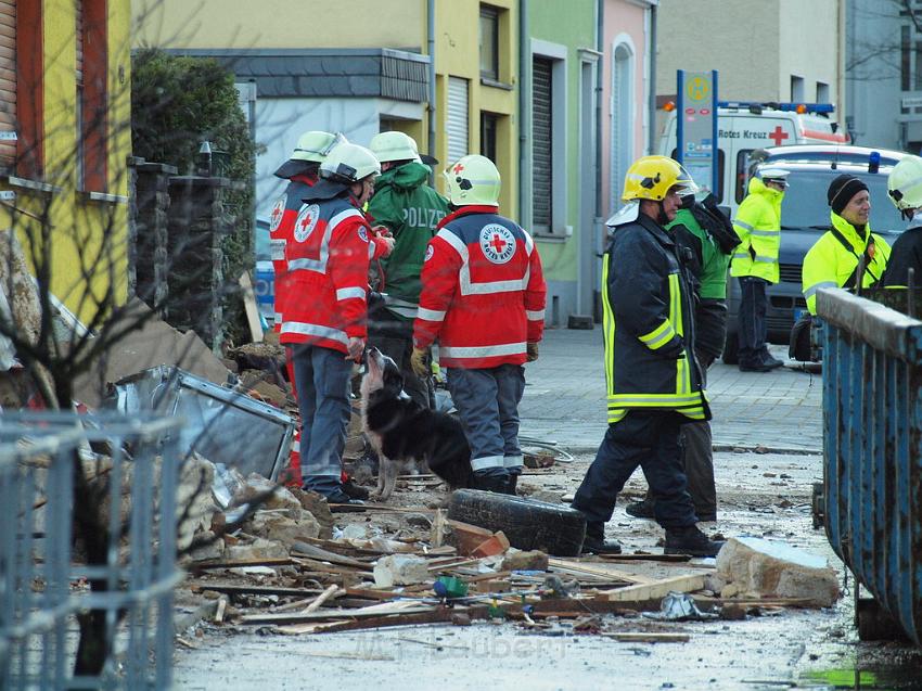 Hausexplosion Bruehl bei Koeln Pingsdorferstr P590.JPG